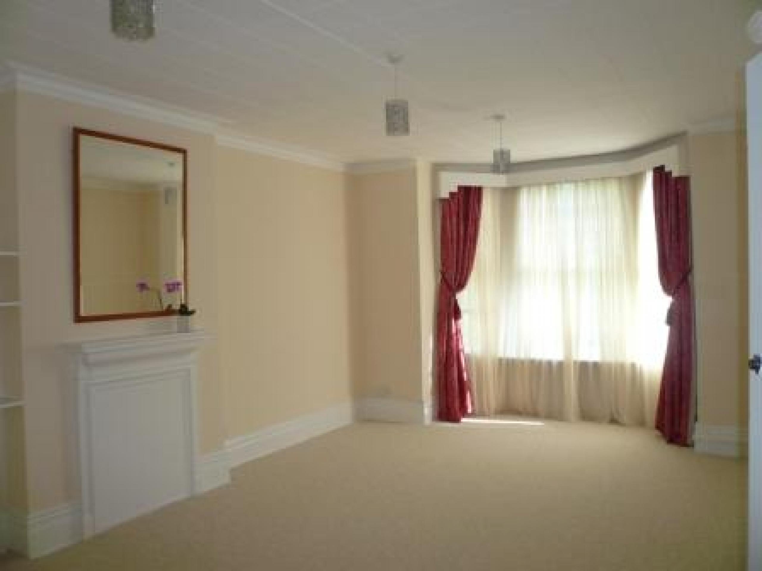 			3 Bedroom, 1 bath, 1 reception Flat			 Compayne Gardens, WEST HAMPSTEAD NW6